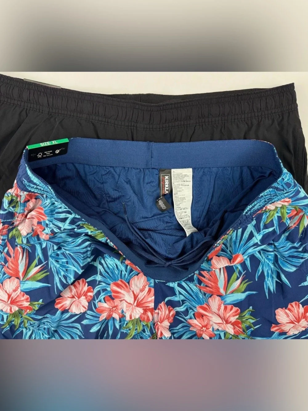 Kirkland Signature Men's Lined Stretch 2 Swim Trunks Tropical / Black Size XL